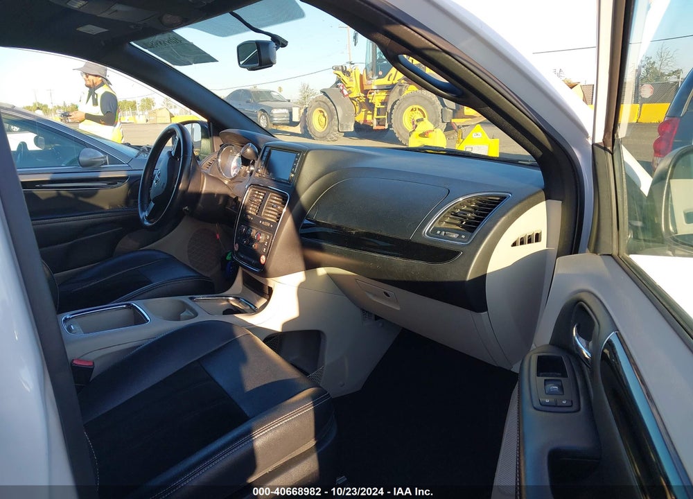 2018 DODGE GRAND CARAVAN SXT VIN: 2C4RDGCG9JR241446