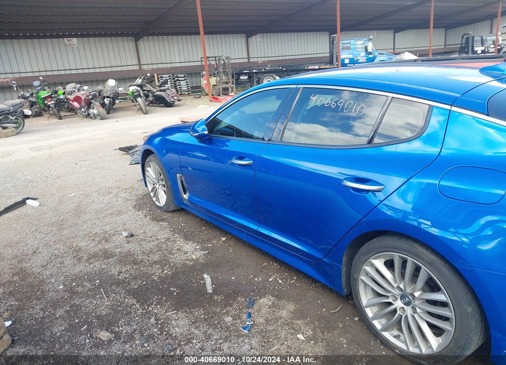 2018 KIA STINGER VIN: KNAE15LA5J6032765