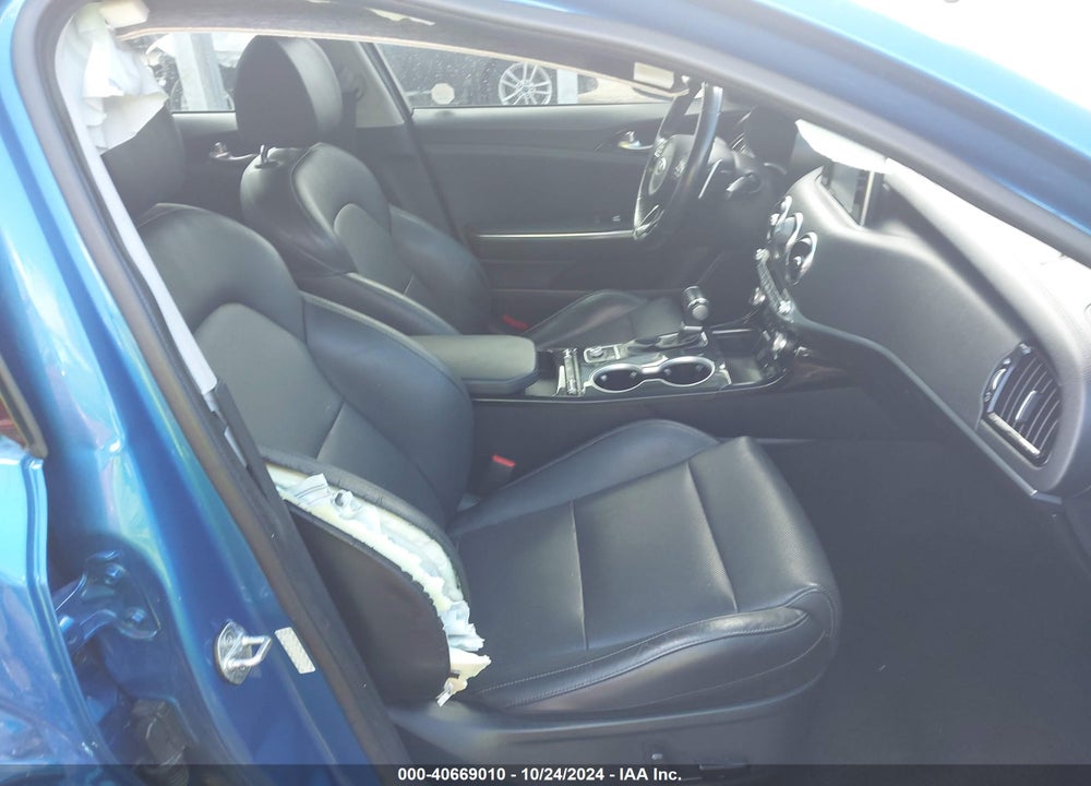 2018 KIA STINGER VIN: KNAE15LA5J6032765