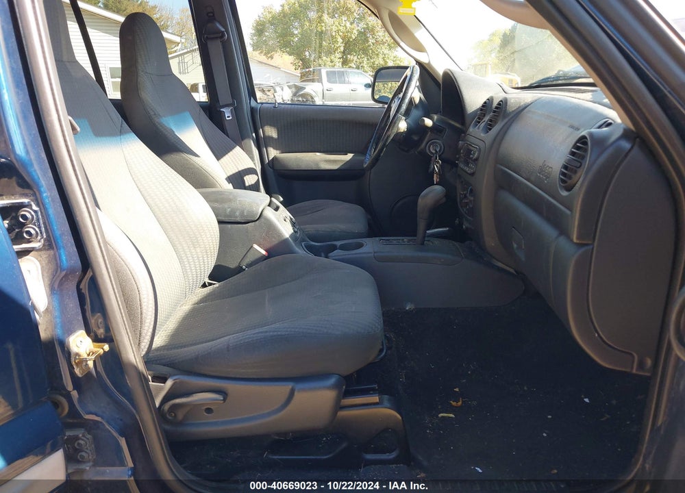 2002 JEEP LIBERTY SPORT VIN: 1J4GL48KX2W208979