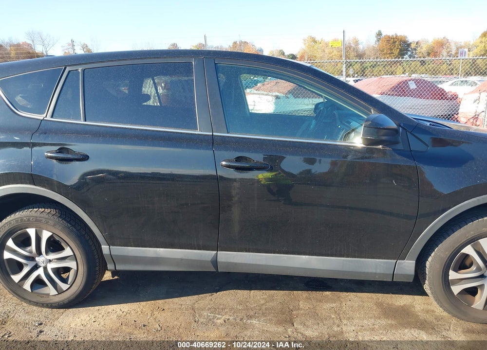 2018 TOYOTA RAV4 LE VIN: 2T3BFREVXJW714666