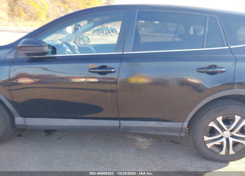 2018 TOYOTA RAV4 LE VIN: 2T3BFREVXJW714666