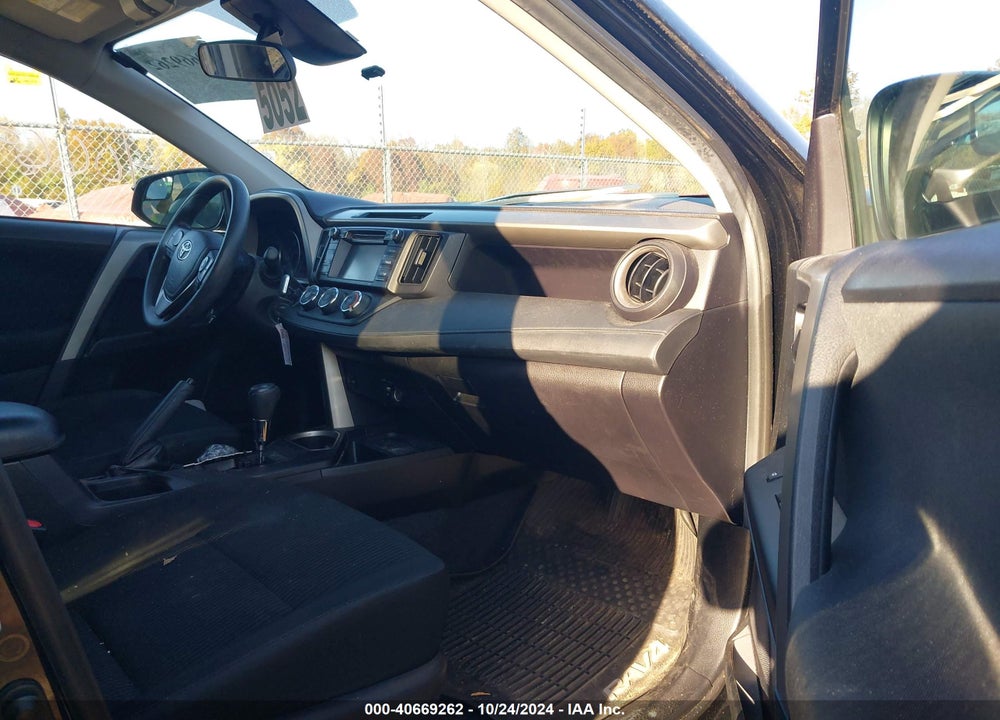 2018 TOYOTA RAV4 LE VIN: 2T3BFREVXJW714666