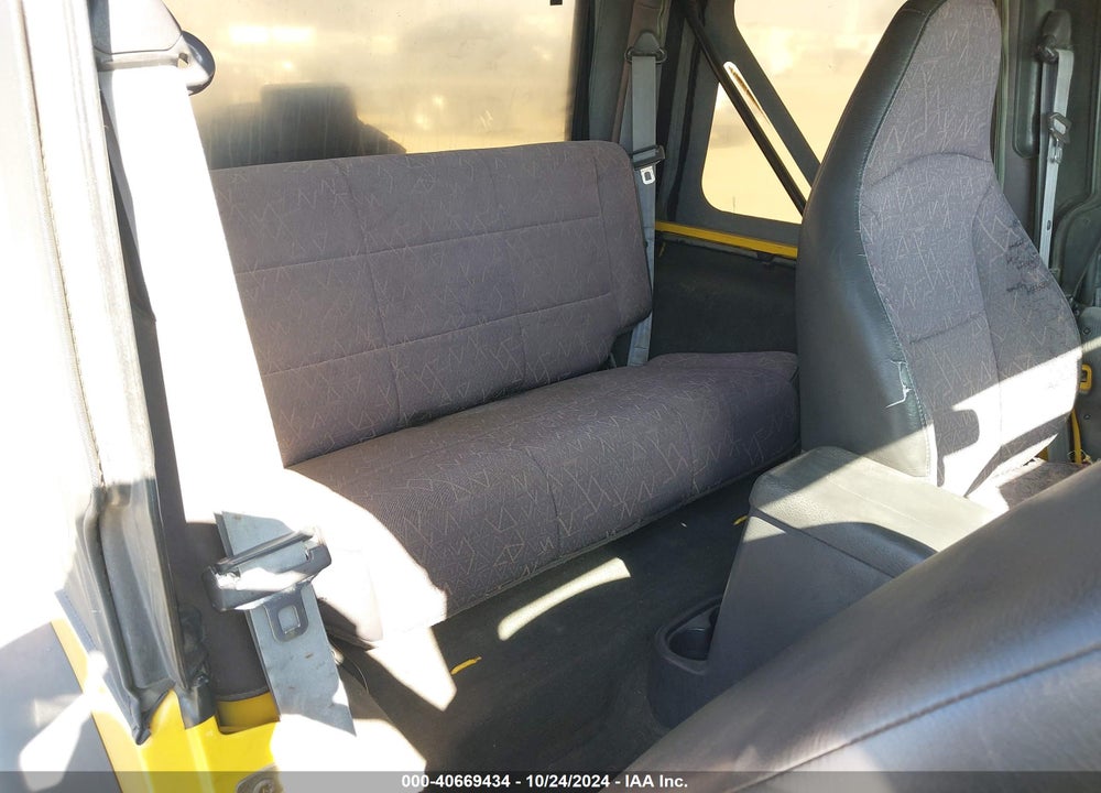 2002 JEEP WRANGLER X VIN: 1J4FA39S82P748061
