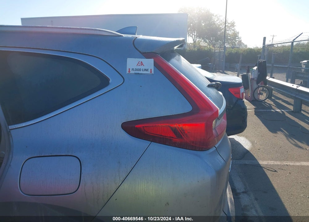 2018 HONDA CR-V TOURING VIN: 7FARW2H93JE059412