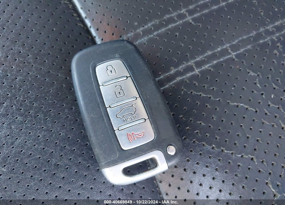 2011 KIA SORENTO SX V6 VIN: 5XYKWDA24BG100470