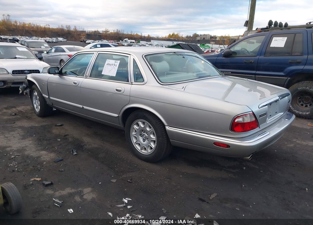1999 JAGUAR XJ8 VIN: SAJHX1048XC860567