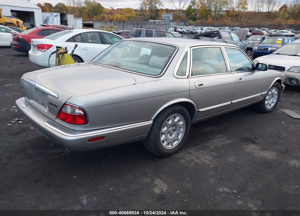 1999 JAGUAR XJ8 VIN: SAJHX1048XC860567