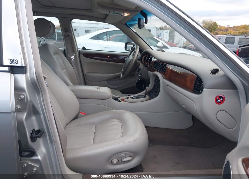 1999 JAGUAR XJ8 VIN: SAJHX1048XC860567