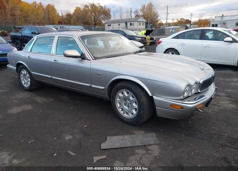 1999 JAGUAR XJ8 VIN: SAJHX1048XC860567