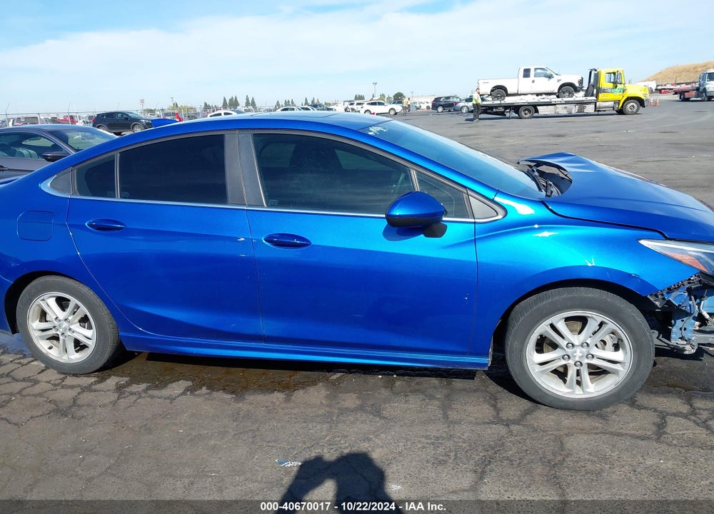 2018 CHEVROLET CRUZE LT AUTO VIN: 1G1BE5SM8J7141911