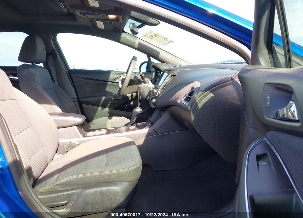 2018 CHEVROLET CRUZE LT AUTO VIN: 1G1BE5SM8J7141911
