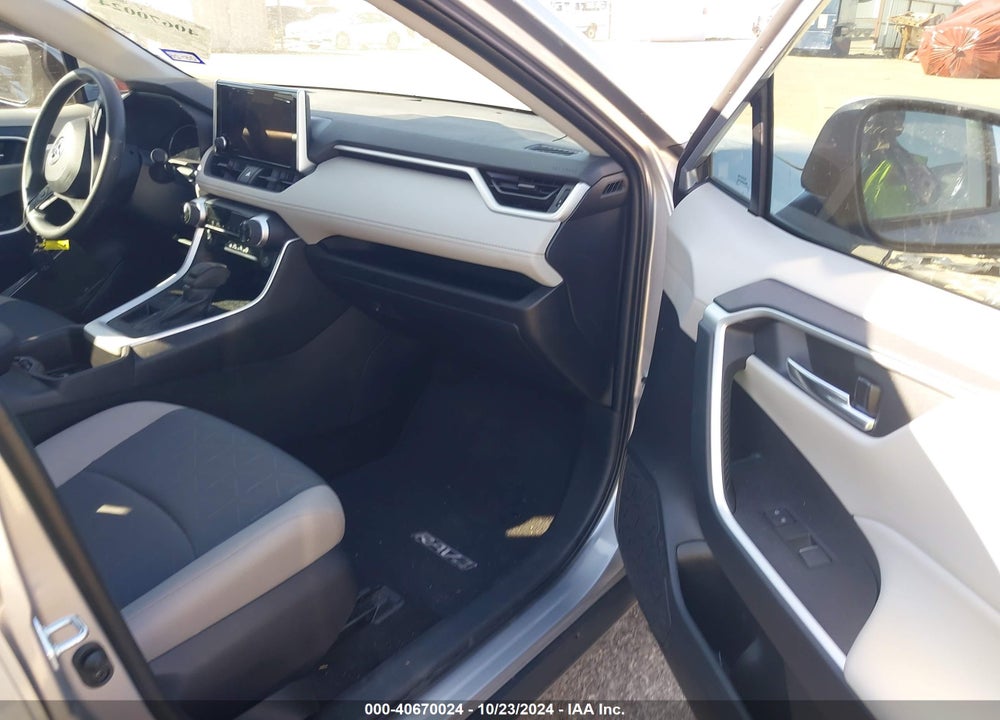 2024 TOYOTA RAV4 XLE VIN: 2T3W1RFV5RC278062