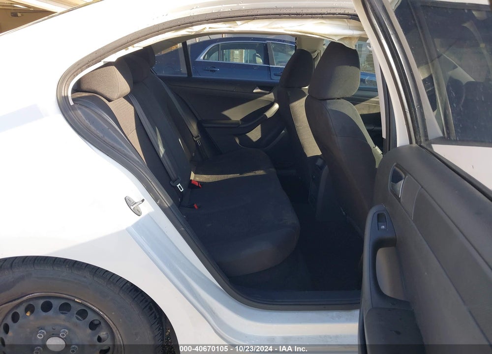 2015 VOLKSWAGEN JETTA 2.0L S VIN: 3VW2K7AJ1FM321647