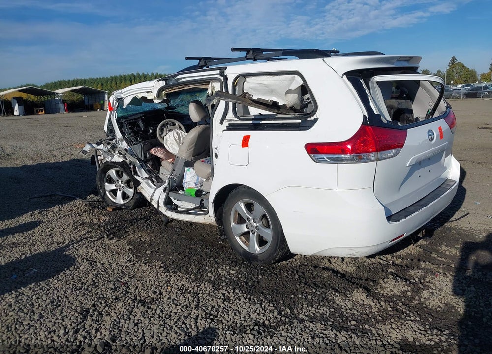 2014 TOYOTA SIENNA LE V6 8 PASSENGER VIN: 5TDKK3DC5ES485457