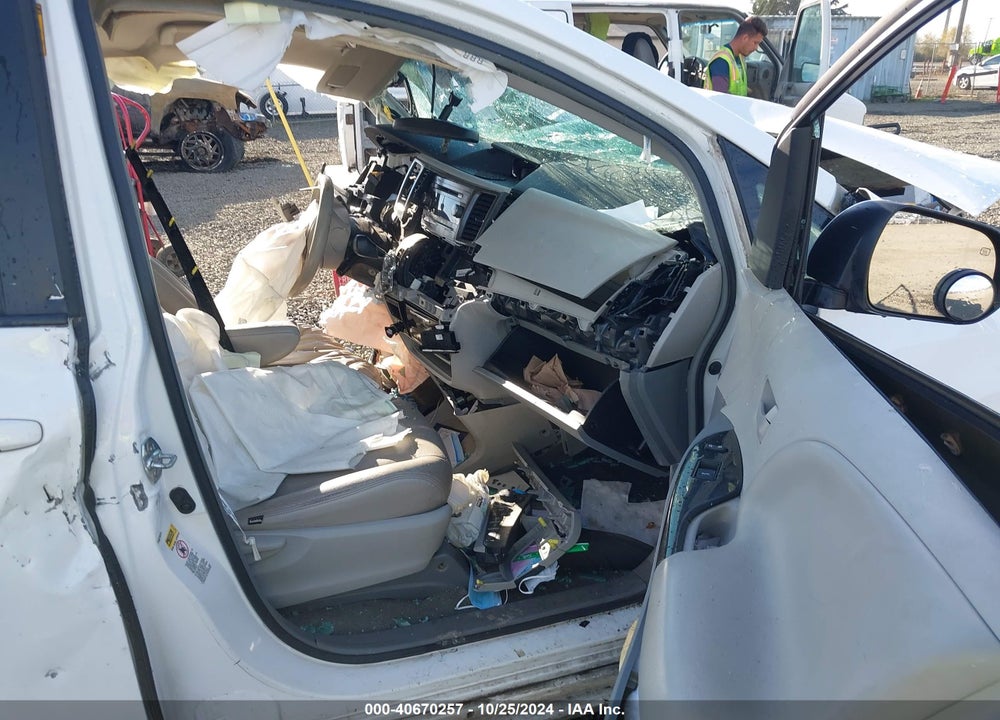 2014 TOYOTA SIENNA LE V6 8 PASSENGER VIN: 5TDKK3DC5ES485457