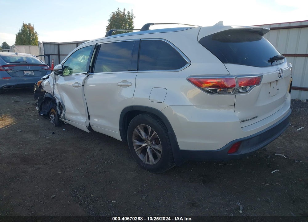 2015 TOYOTA HIGHLANDER XLE V6 VIN: 5TDJKRFH1FS218048