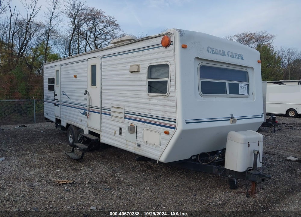 2000 CEDAR 27FKS VIN: 4X4TCRC21YP181516