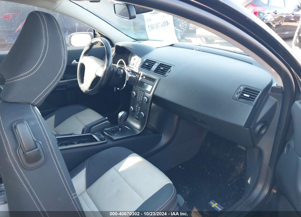 2013 VOLVO C30 T5 R-DESIGN VIN: YV1672MK2D2301998