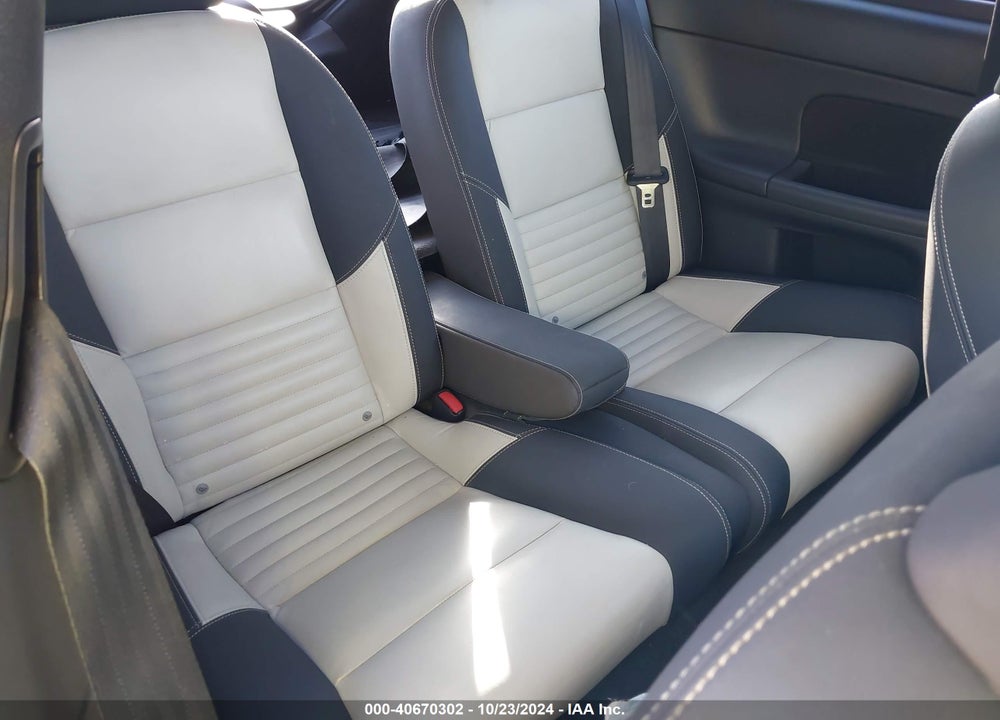 2013 VOLVO C30 T5 R-DESIGN VIN: YV1672MK2D2301998