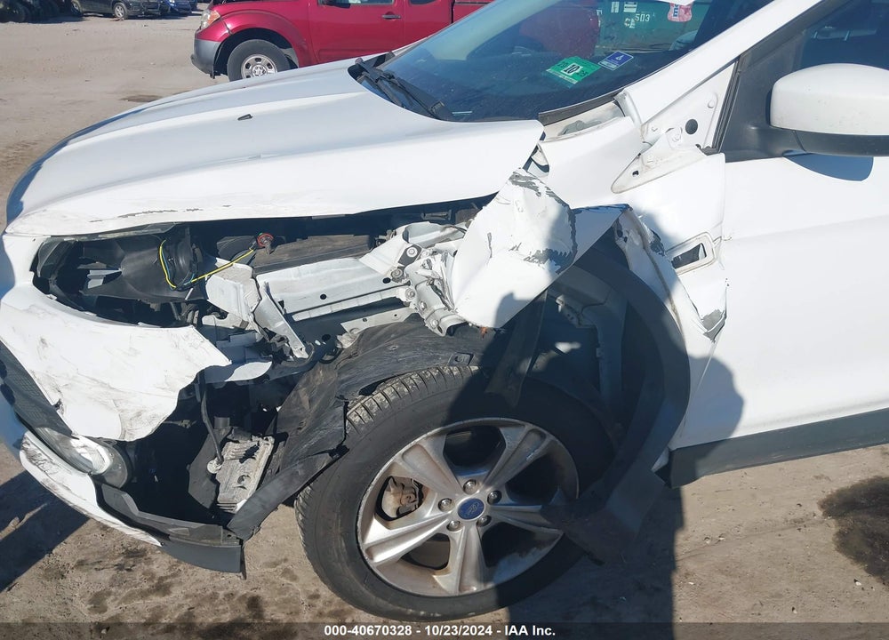 2015 FORD ESCAPE SE VIN: 1FMCU9GX9FUA30135
