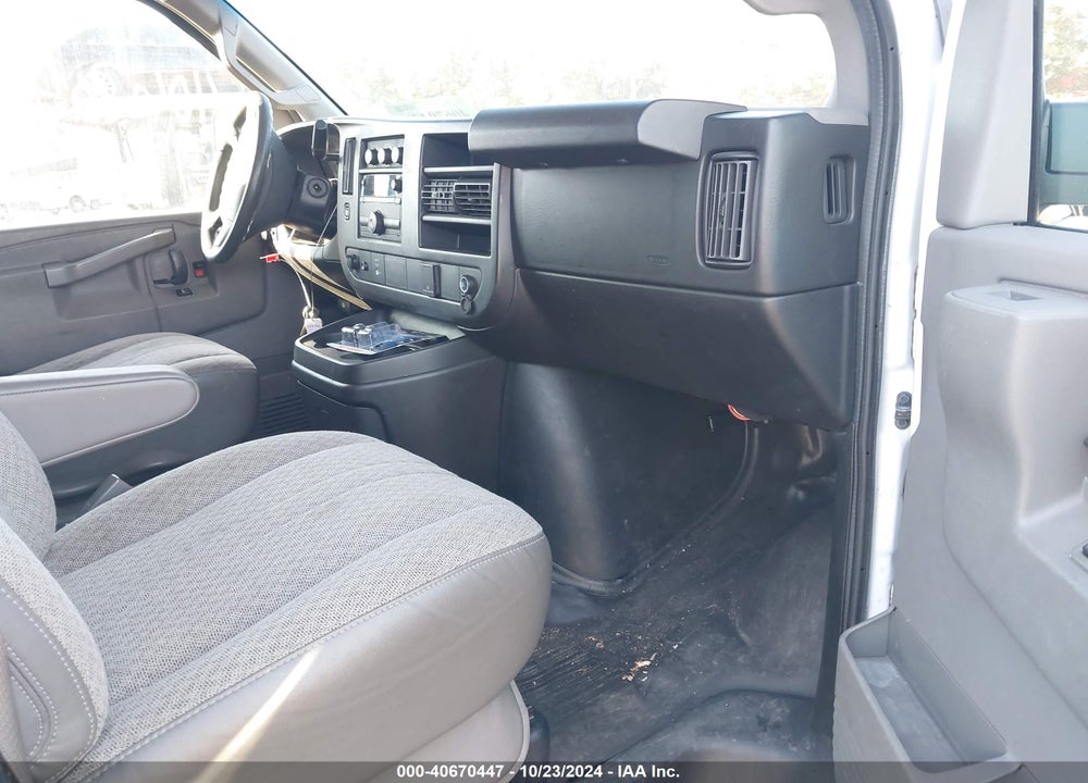 2017 GMC SAVANA 2500 WORK VAN VIN: 1GTW7AFF8H1142920