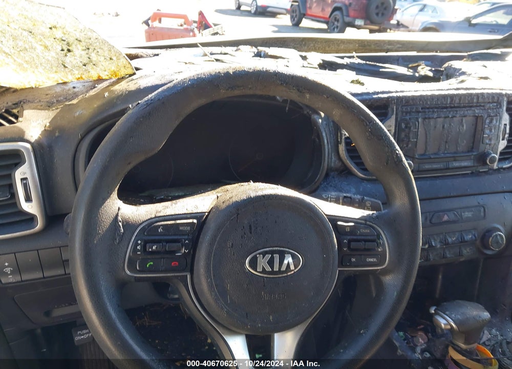 2018 KIA SPORTAGE LX VIN: KNDPM3AC8J7474493