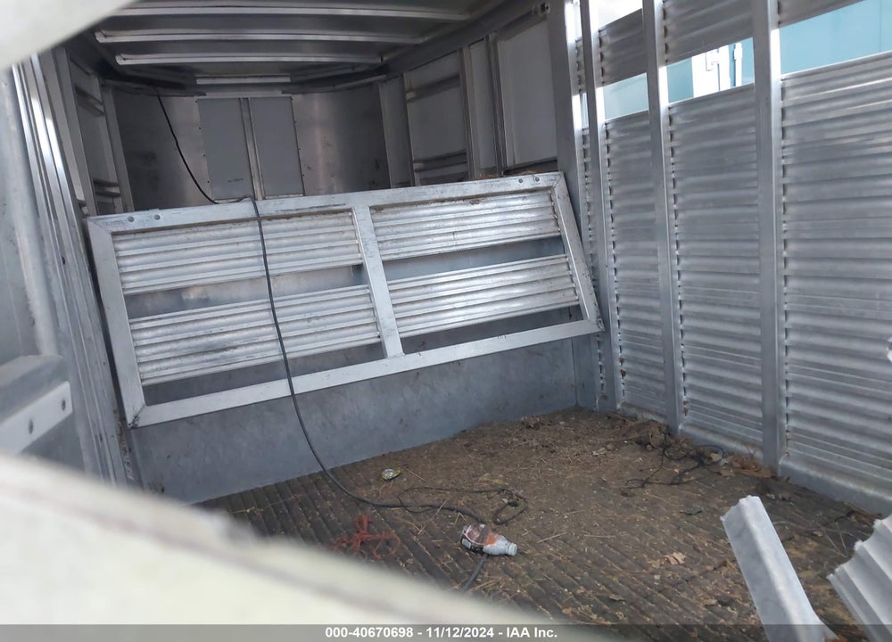 2006 EXXISS ALUMINUM TRAILERS LIVESTOCK TRAILER VIN: 4LAAS242465037128