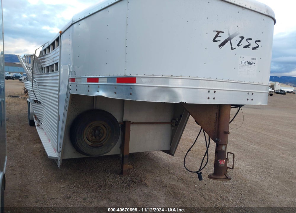 2006 EXXISS ALUMINUM TRAILERS LIVESTOCK TRAILER VIN: 4LAAS242465037128