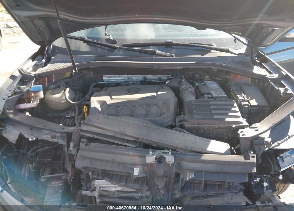 2018 VOLKSWAGEN TIGUAN VIN: 3VV3B7AX0JM187879