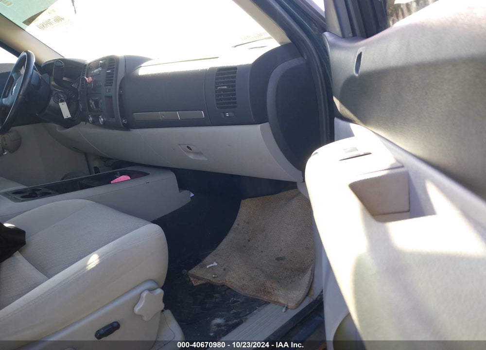2008 CHEVROLET SILVERADO 1500 LT2 VIN: 1GCEK19078E175143