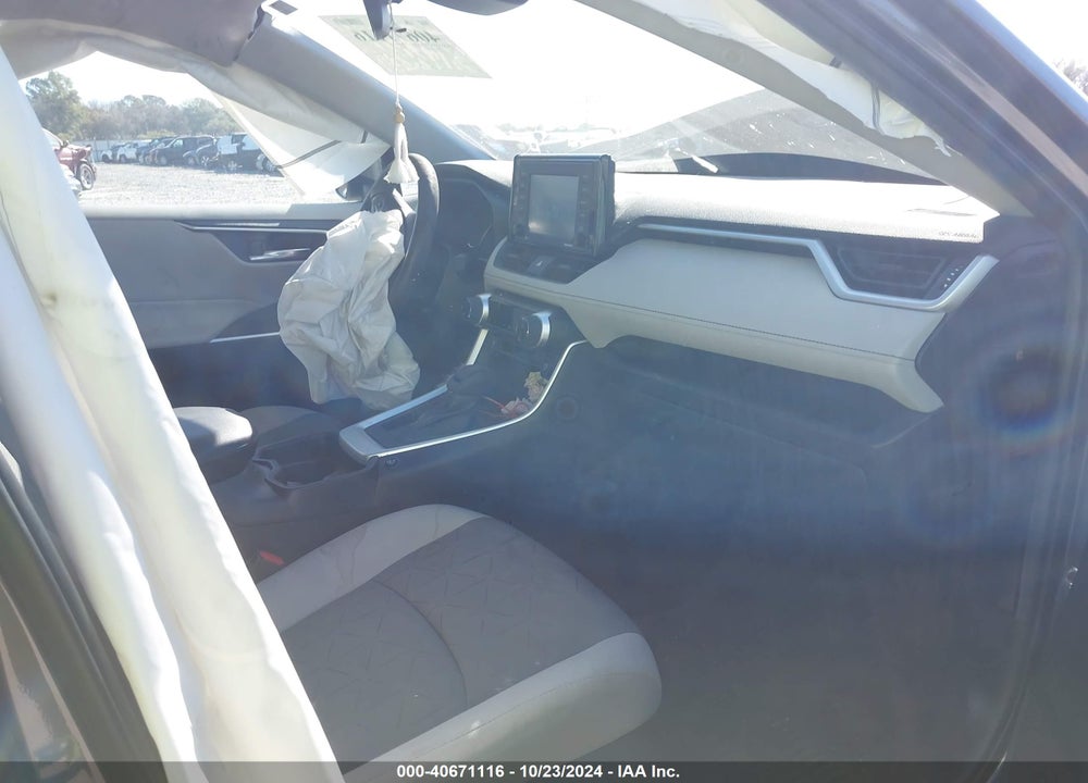 2020 TOYOTA RAV4 XLE VIN: 2T3W1RFV0LC062501
