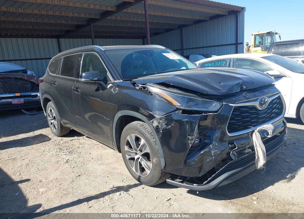 2021 TOYOTA HIGHLANDER XLE VIN: 5TDGZRAH7MS040267