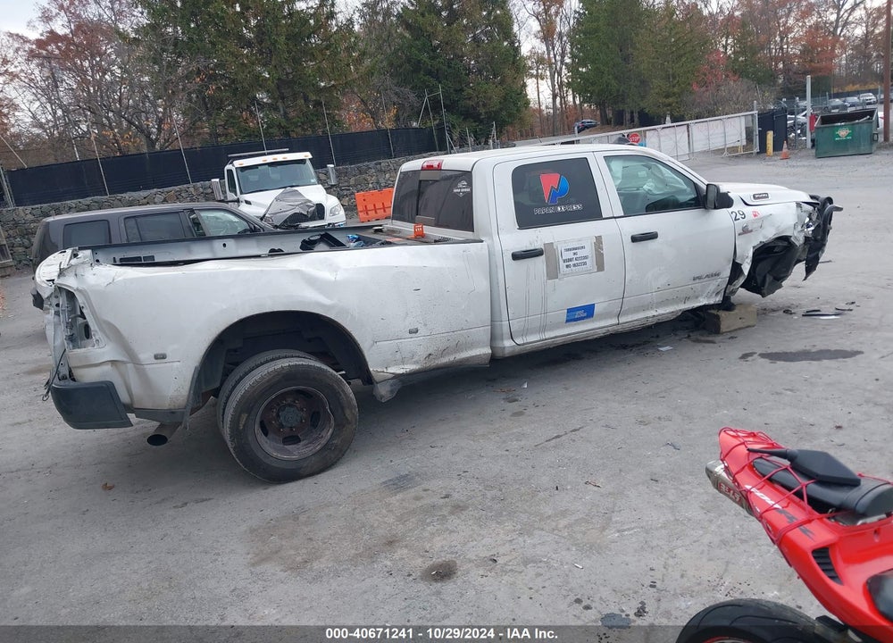 2022 RAM 3500 TRADESMAN  4X4 8' BOX VIN: 3C63RRGLXNG311677