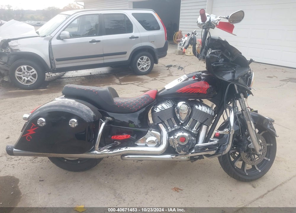 2017 INDIAN MOTORCYCLE CO. CHIEFTAIN LIMITED VIN: 56KTCNAAXH3353925