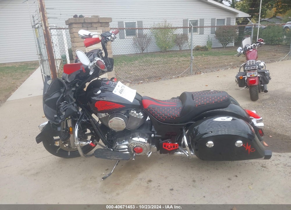 2017 INDIAN MOTORCYCLE CO. CHIEFTAIN LIMITED VIN: 56KTCNAAXH3353925