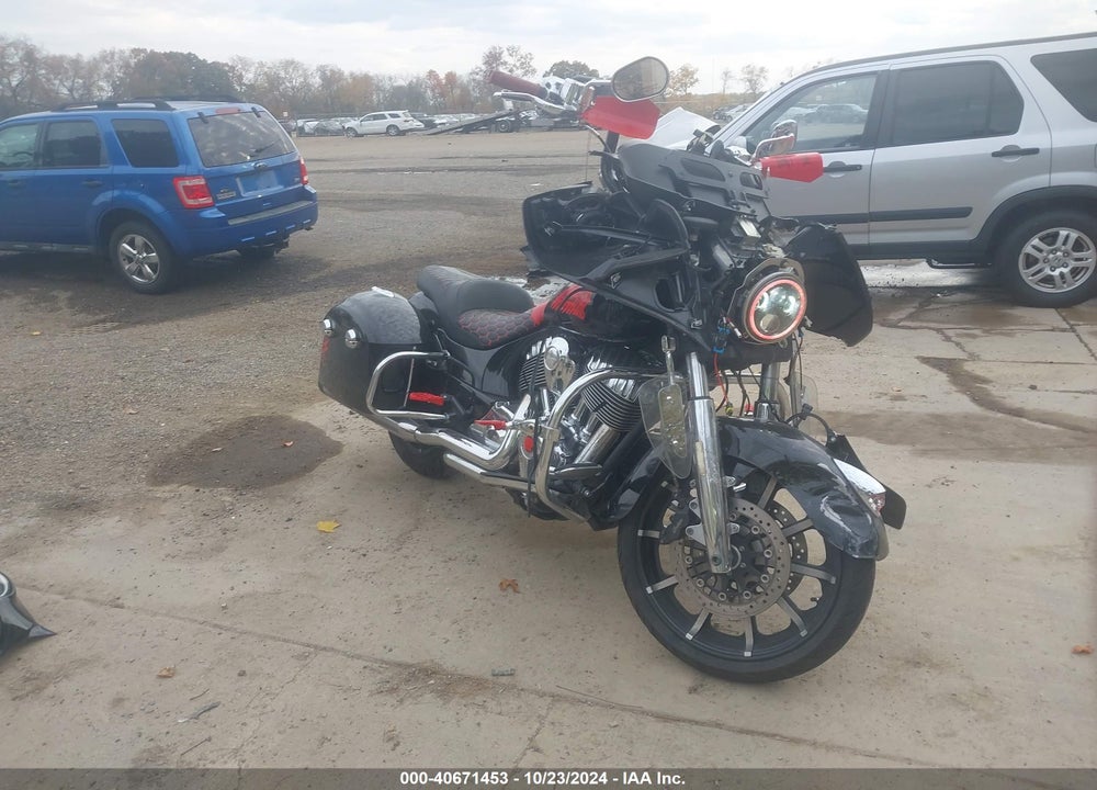 2017 INDIAN MOTORCYCLE CO. CHIEFTAIN LIMITED VIN: 56KTCNAAXH3353925