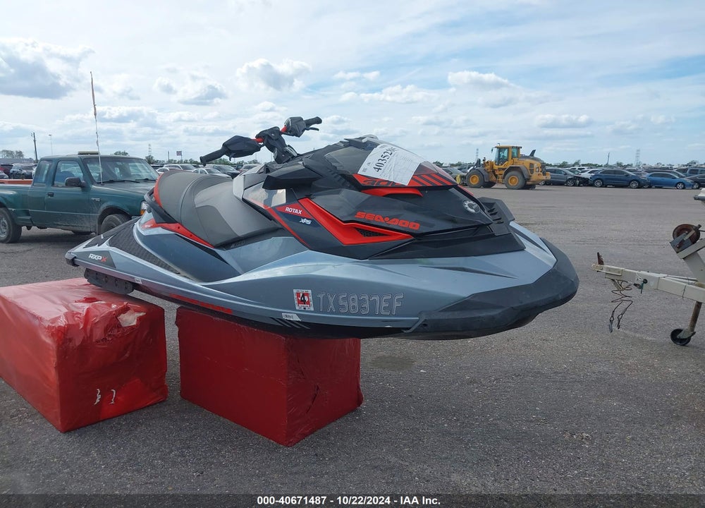 2018 SEA DOO RXT-300 VIN: YDV28866C818