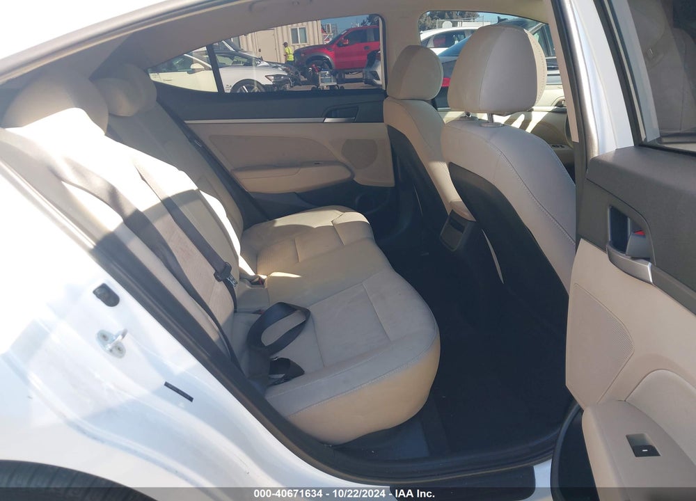 2017 HYUNDAI ELANTRA SE VIN: 5NPD84LF7HH031830