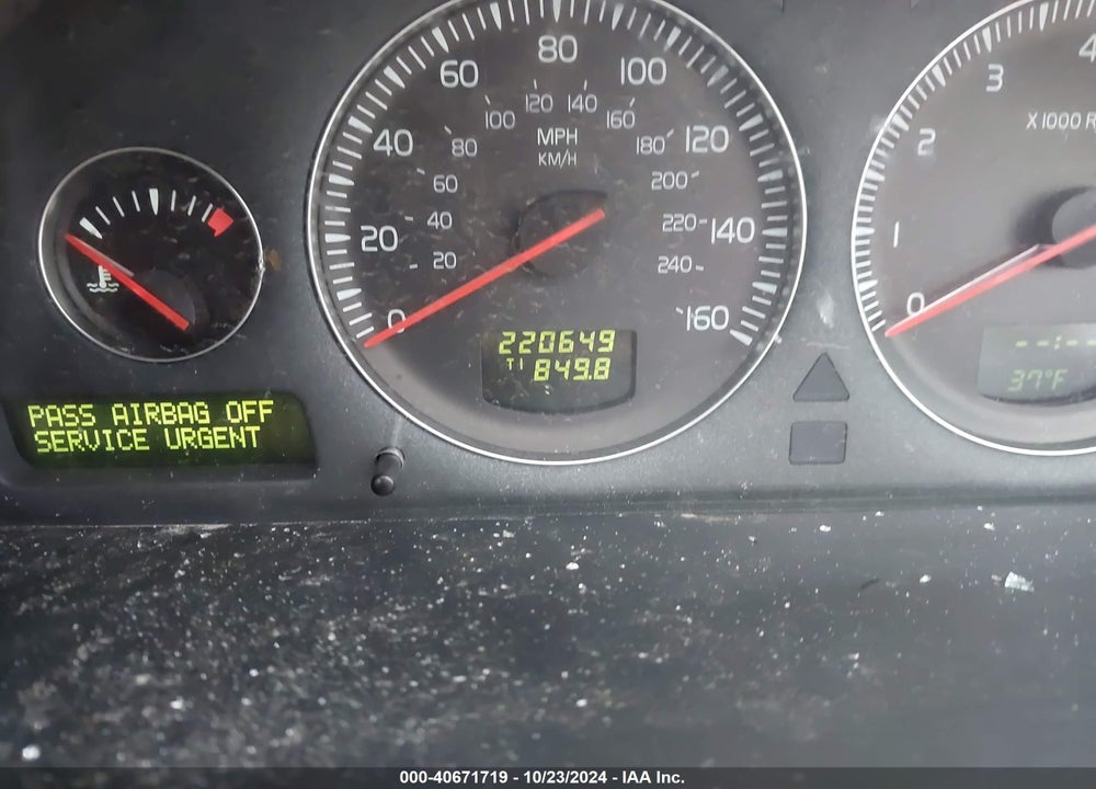 2005 VOLVO XC90 2.5T AWD VIN: YV1CZ911051160504