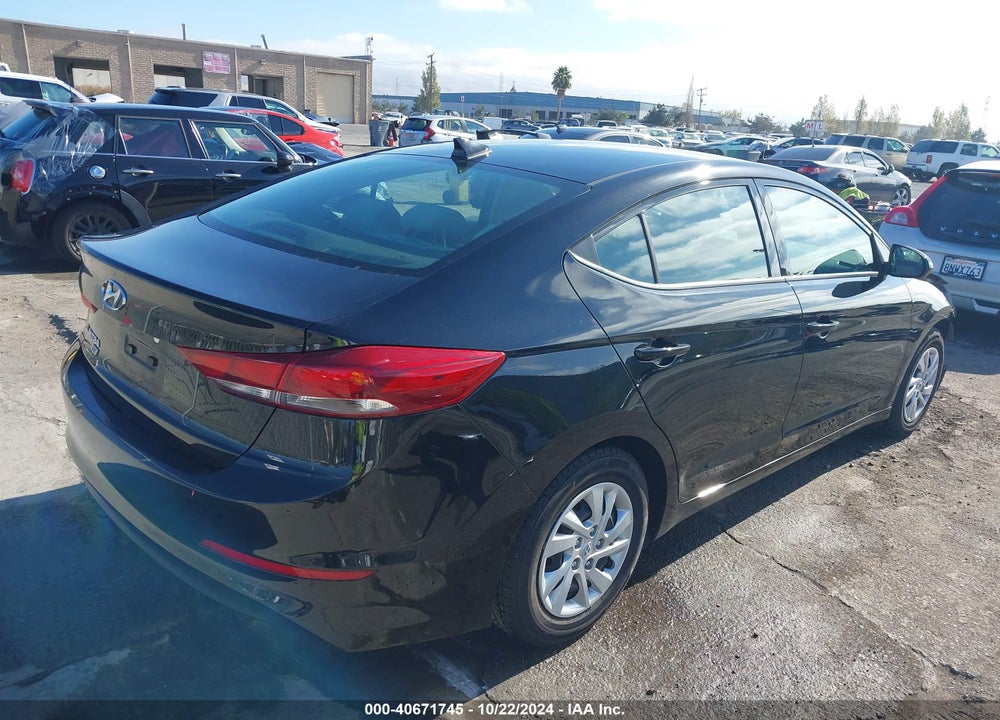 2018 HYUNDAI ELANTRA SE VIN: 5NPD74LF6JH391552