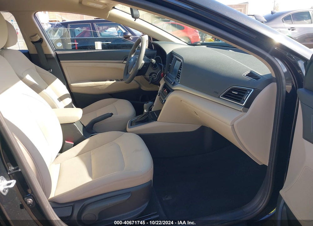 2018 HYUNDAI ELANTRA SE VIN: 5NPD74LF6JH391552