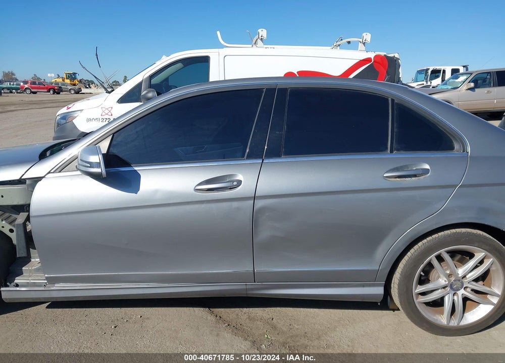 2014 MERCEDES-BENZ C 250 LUXURY/SPORT VIN: WDDGF4HB9EG236113