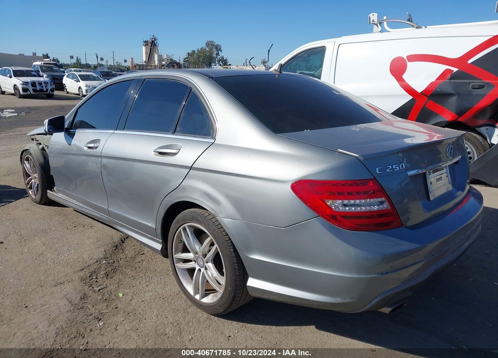 2014 MERCEDES-BENZ C 250 LUXURY/SPORT VIN: WDDGF4HB9EG236113