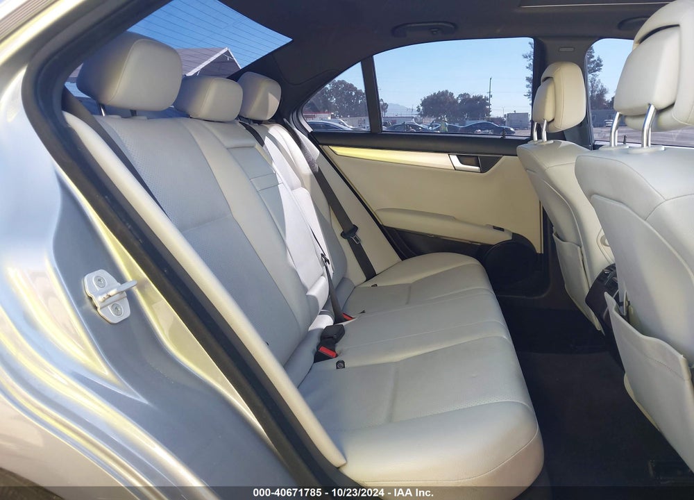 2014 MERCEDES-BENZ C 250 LUXURY/SPORT VIN: WDDGF4HB9EG236113