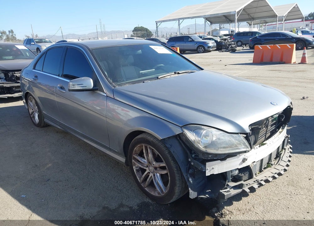 2014 MERCEDES-BENZ C 250 LUXURY/SPORT VIN: WDDGF4HB9EG236113