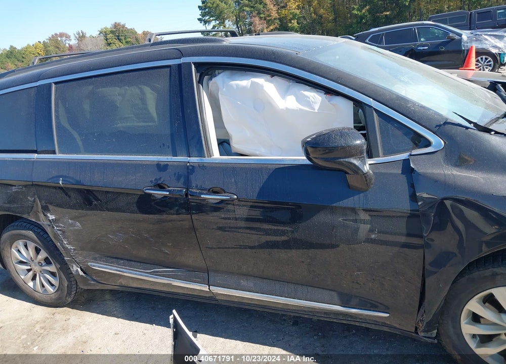 2017 CHRYSLER PACIFICA TOURING L VIN: 2C4RC1BG5HR710799