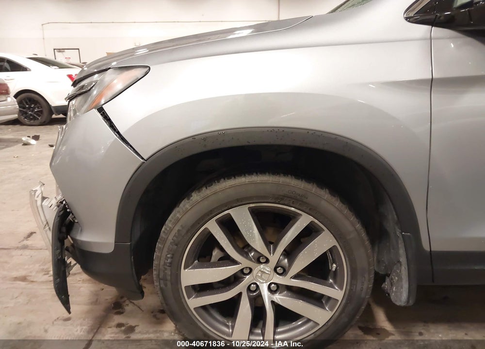 2017 HONDA PILOT TOURING VIN: 5FNYF6H95HB038926