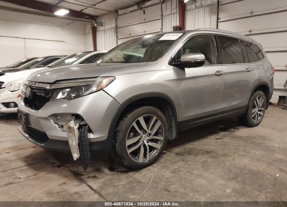 2017 HONDA PILOT TOURING VIN: 5FNYF6H95HB038926