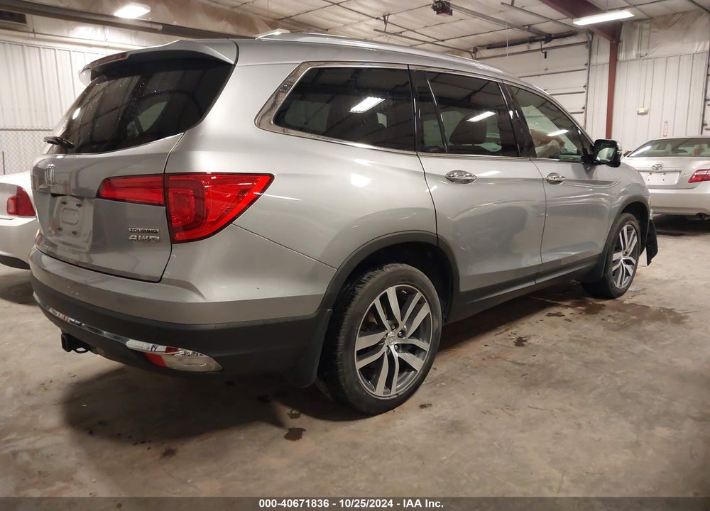 2017 HONDA PILOT TOURING VIN: 5FNYF6H95HB038926